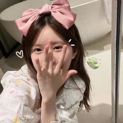 照片中的女孩